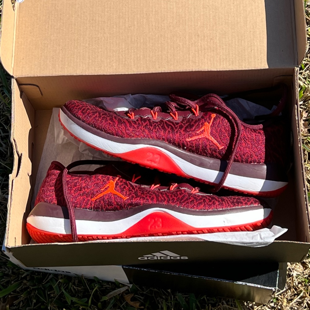 JORDAN TRAINER 1 LOW (BG) Sneakers size 7Y red